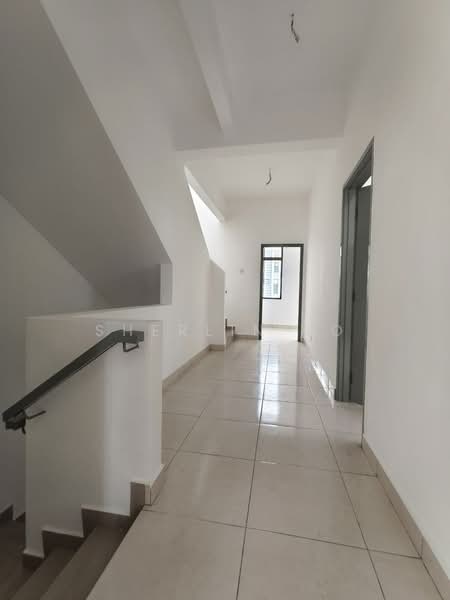 Semi-Detached House for Sale in Taman Mutiara Mas (Skudai) - Sherlin To - Corridor - PropertyGuru.com.my