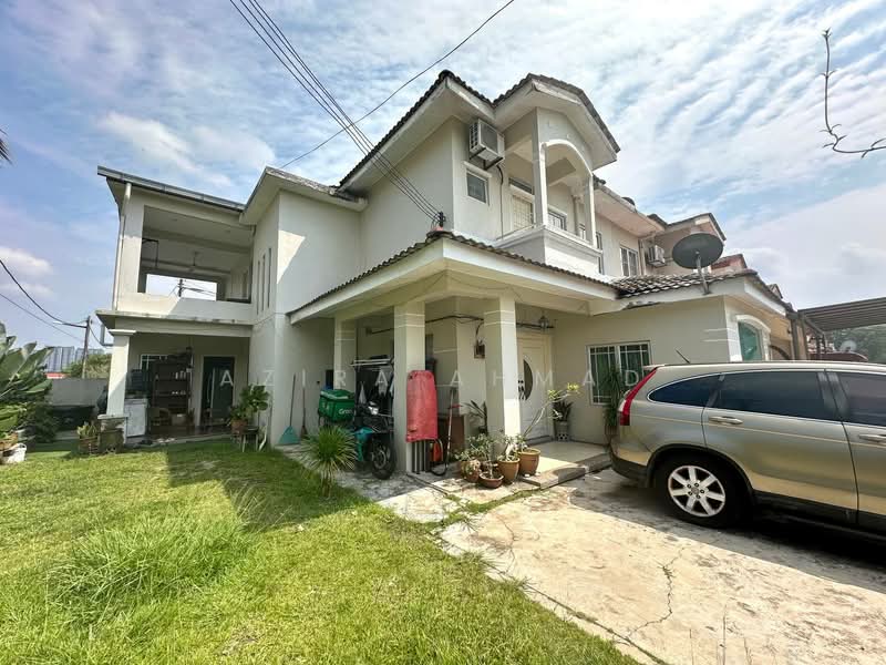 Terraced House for Sale in Bandar Putra Permai (Seri Kembangan) - Azira Ahmad - Exterior - PropertyGuru.com.my