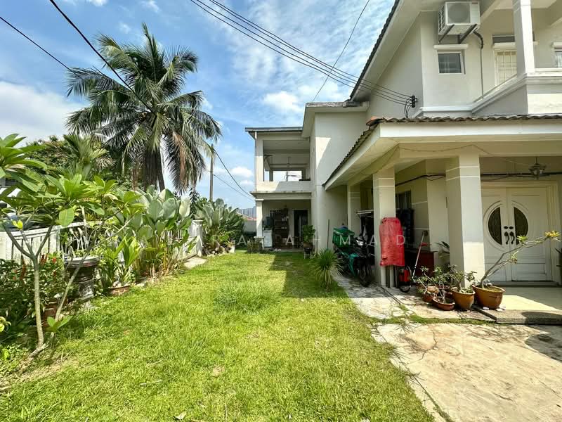 Terraced House for Sale in Bandar Putra Permai (Seri Kembangan) - Azira Ahmad - Exterior - PropertyGuru.com.my