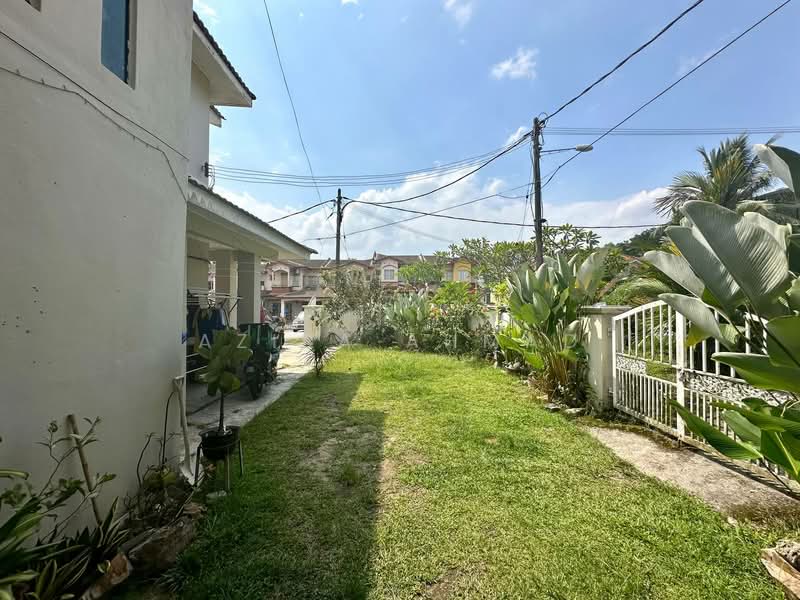 Terraced House for Sale in Bandar Putra Permai (Seri Kembangan) - Azira Ahmad - Exterior - PropertyGuru.com.my