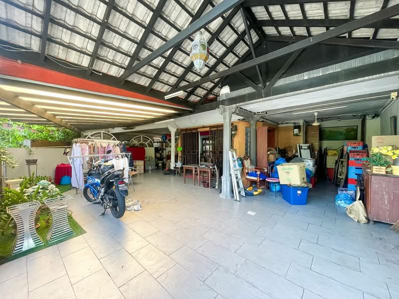 2-storey Terraced House for Sale in Seksyen 4 (Shah Alam) - Azli Ibrahim - Exterior - PropertyGuru.com.my