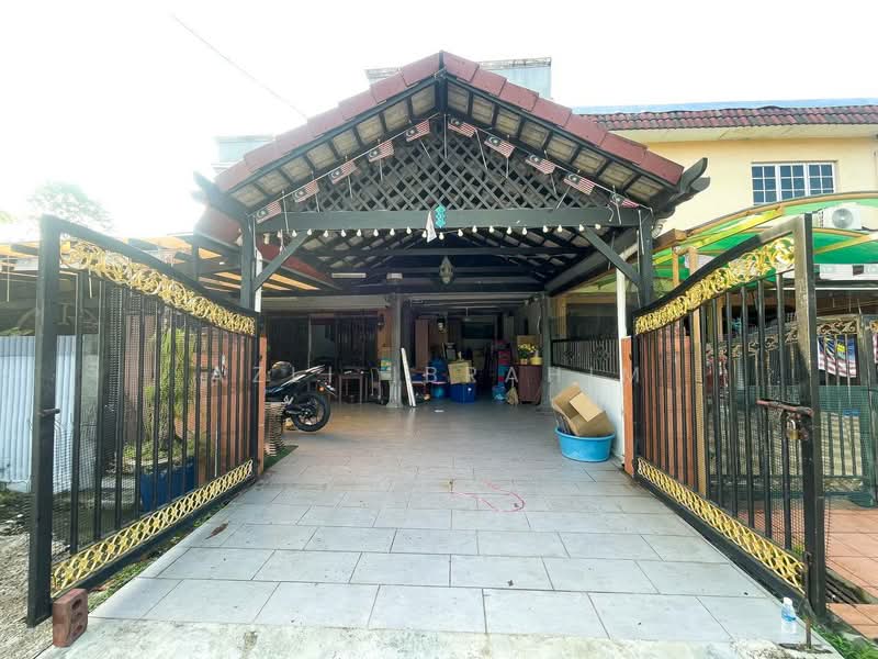 2-storey Terraced House for Sale in Seksyen 4 (Shah Alam) - Azli Ibrahim - Exterior - PropertyGuru.com.my