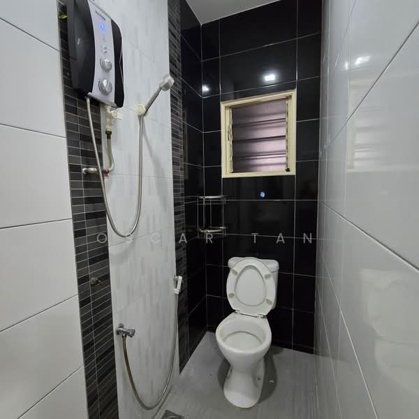 2-storey Terraced House for Rent in Taman Sri Sinar (Segambut) - Oscar Tan - Bathroom - PropertyGuru.com.my