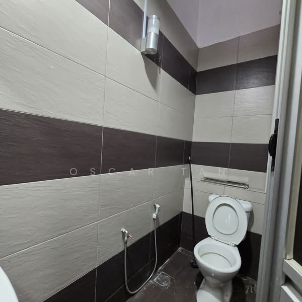 2-storey Terraced House for Rent in Taman Sri Sinar (Segambut) - Oscar Tan - Bathroom - PropertyGuru.com.my