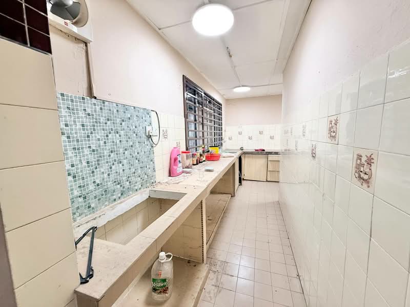 1-storey Terraced House for Sale in Bandar Baru Sungai Buloh (Sungai Buloh) - Azli Ibrahim - Kitchen - PropertyGuru.com.my