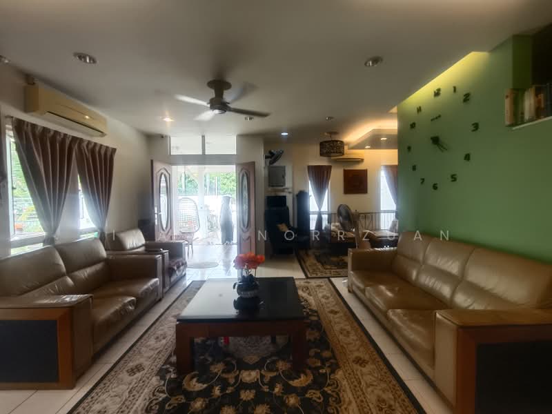 Rumah Teres 2 Tingkat untuk Dijual di Bandar Bukit Raja (Klang) - Diyana Norrzuan - Living Room - PropertyGuru.com.my