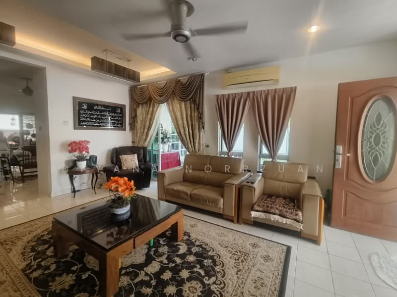 Rumah Teres 2 Tingkat untuk Dijual di Bandar Bukit Raja (Klang) - Diyana Norrzuan - Living Room - PropertyGuru.com.my