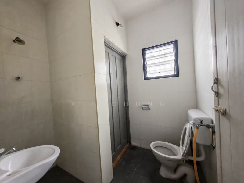 Rumah Teres 1 Tingkat untuk Dijual di Taman Canning (Ipoh) - K F Chong - Bathroom - PropertyGuru.com.my