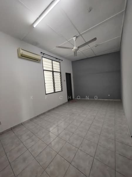 Rumah Teres 1 Tingkat untuk Dijual di Taman Canning (Ipoh) - K F Chong - Living Room - PropertyGuru.com.my
