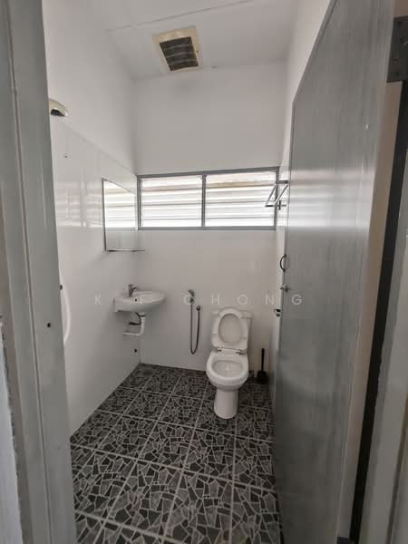 Rumah Teres 1 Tingkat untuk Dijual di Taman Canning (Ipoh) - K F Chong - Bathroom - PropertyGuru.com.my