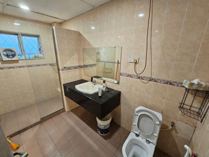 Rumah Banglo untuk Dijual di Seksyen 4 (Petaling Jaya) - Lena Green - Bathroom - PropertyGuru.com.my