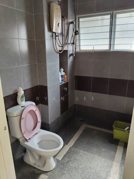 Semi-Detached House for Sale in Taman Aman Perdana (Kapar) - Ryan Lee - Bathroom - PropertyGuru.com.my
