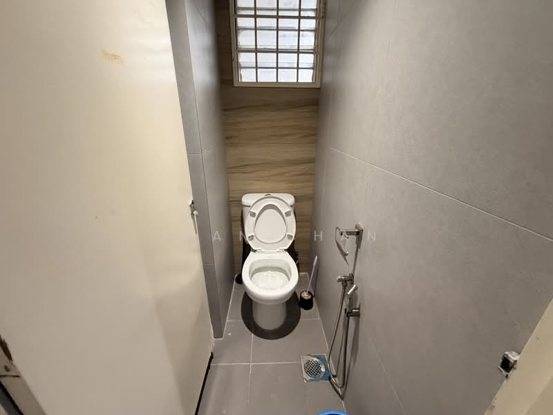 Pejabat untuk Disewa di Dataran Prima (Petaling Jaya) - Joan Chan - Bathroom - PropertyGuru.com.my