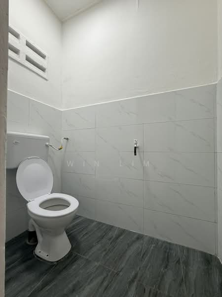 Rumah Teres 1 Tingkat untuk Dijual di Taman Sri Layang (Layang Layang) - Win Lim - Bathroom - PropertyGuru.com.my