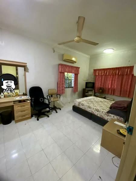 Rumah Banglo untuk Dijual di Taman Majidee (Johor Bahru) - Tommy Tai - Bedroom - PropertyGuru.com.my