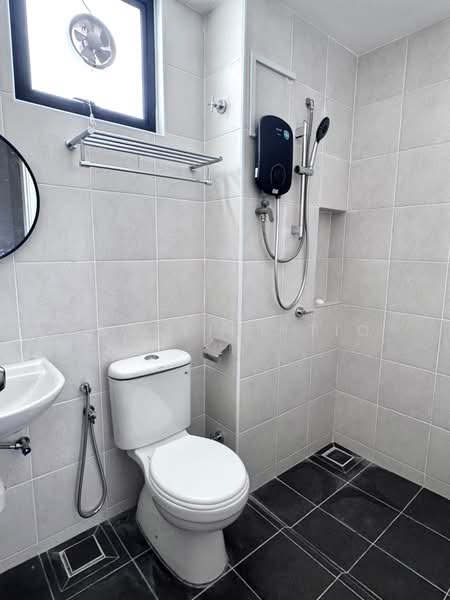 Rumah Teres 2 Tingkat untuk Disewa di Bandar Cassia (Batu Kawan) - Angeline Tio - Bathroom - PropertyGuru.com.my