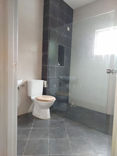 Semi-Detached House for Sale in Taman Aman Perdana (Kapar) - Ryan Lee - Bathroom - PropertyGuru.com.my