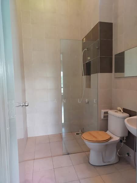 Semi-Detached House for Sale in Taman Aman Perdana (Kapar) - Ryan Lee - Bathroom - PropertyGuru.com.my