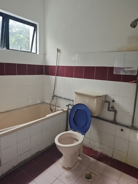 Apartment for Rent at Taman Lembah Maju 600 Apartment - Janice Yap - Bathroom - PropertyGuru.com.my