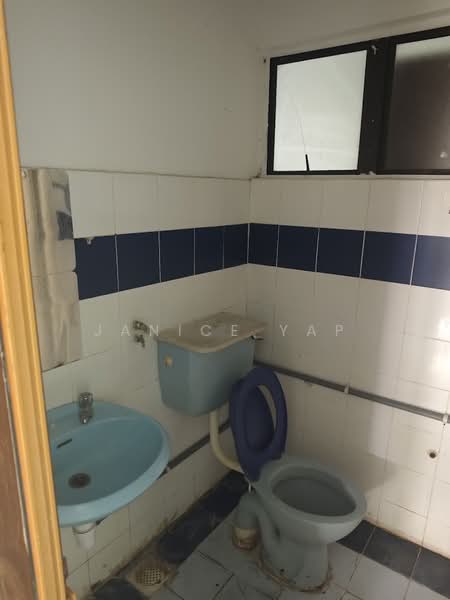 Apartment for Rent at Taman Lembah Maju 600 Apartment - Janice Yap - Bathroom - PropertyGuru.com.my