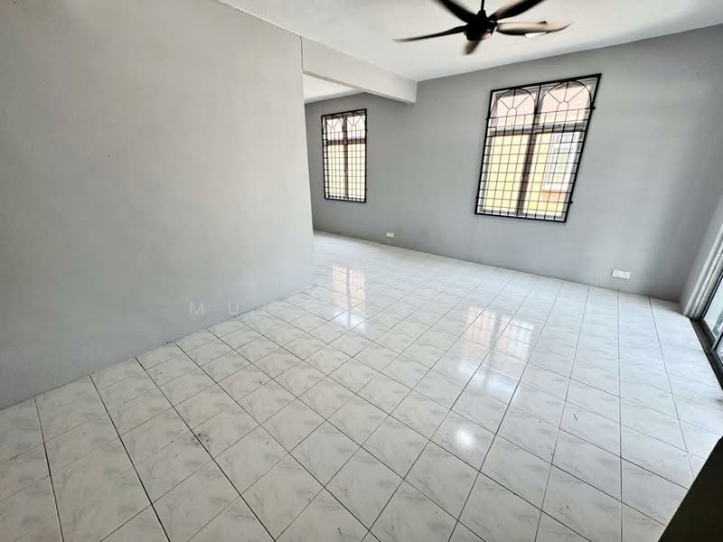 Rumah Teres 2 Tingkat untuk Dijual di Taman Dahlia (Sepang) - Muhd Ajwad - Living Hall - PropertyGuru.com.my