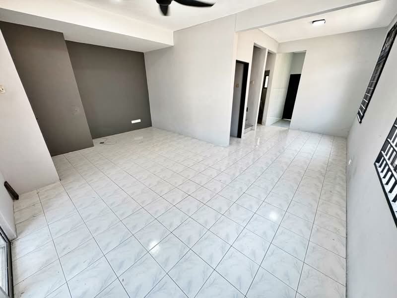 Rumah Teres 2 Tingkat untuk Dijual di Taman Dahlia (Sepang) - Muhd Ajwad - Living Room - PropertyGuru.com.my