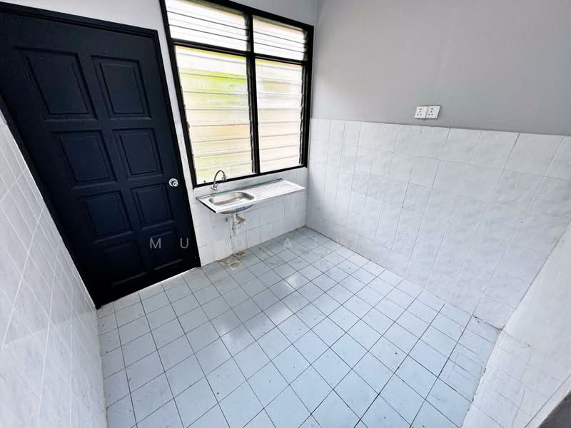 Rumah Teres 2 Tingkat untuk Dijual di Taman Dahlia (Sepang) - Muhd Ajwad - Kitchen Area - PropertyGuru.com.my
