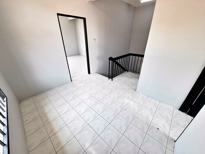 Rumah Teres 2 Tingkat untuk Dijual di Taman Dahlia (Sepang) - Muhd Ajwad - Family Hall - PropertyGuru.com.my