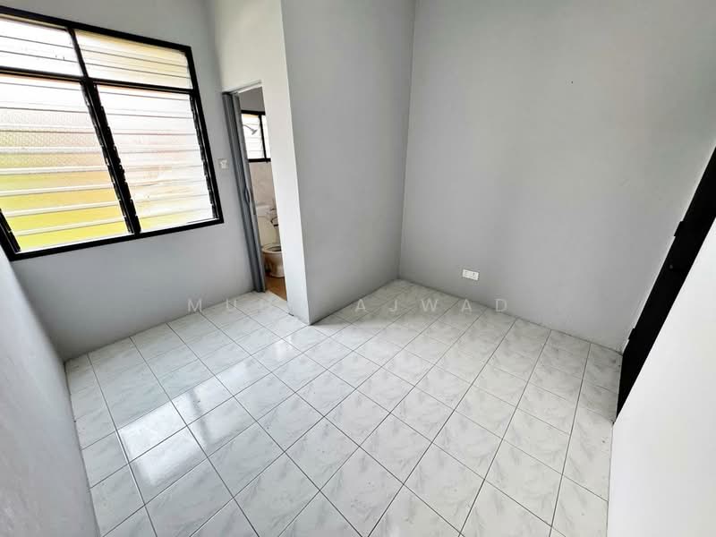 Rumah Teres 2 Tingkat untuk Dijual di Taman Dahlia (Sepang) - Muhd Ajwad - Bedroom - PropertyGuru.com.my