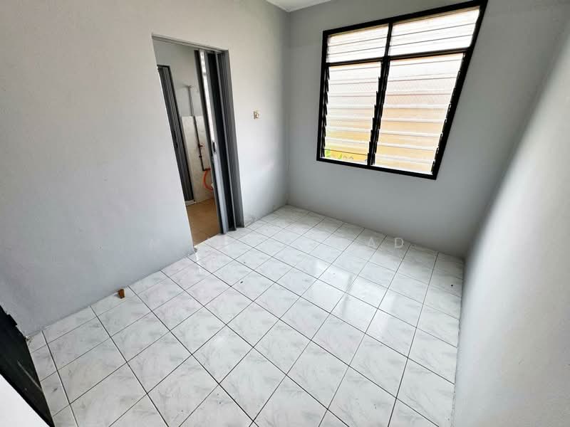 Rumah Teres 2 Tingkat untuk Dijual di Taman Dahlia (Sepang) - Muhd Ajwad - Bedroom - PropertyGuru.com.my