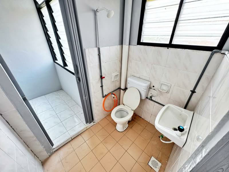 Rumah Teres 2 Tingkat untuk Dijual di Taman Dahlia (Sepang) - Muhd Ajwad - Bathroom - PropertyGuru.com.my