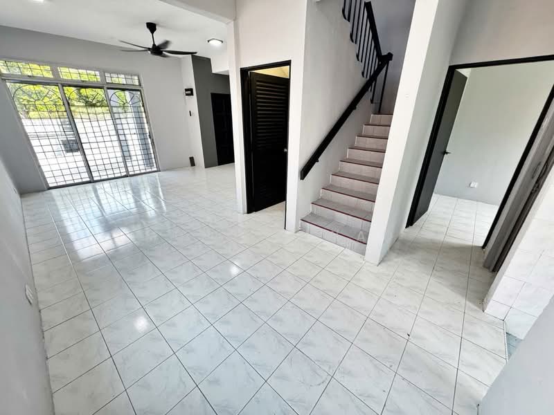 Rumah Teres 2 Tingkat untuk Dijual di Taman Dahlia (Sepang) - Muhd Ajwad - Dining Area - PropertyGuru.com.my