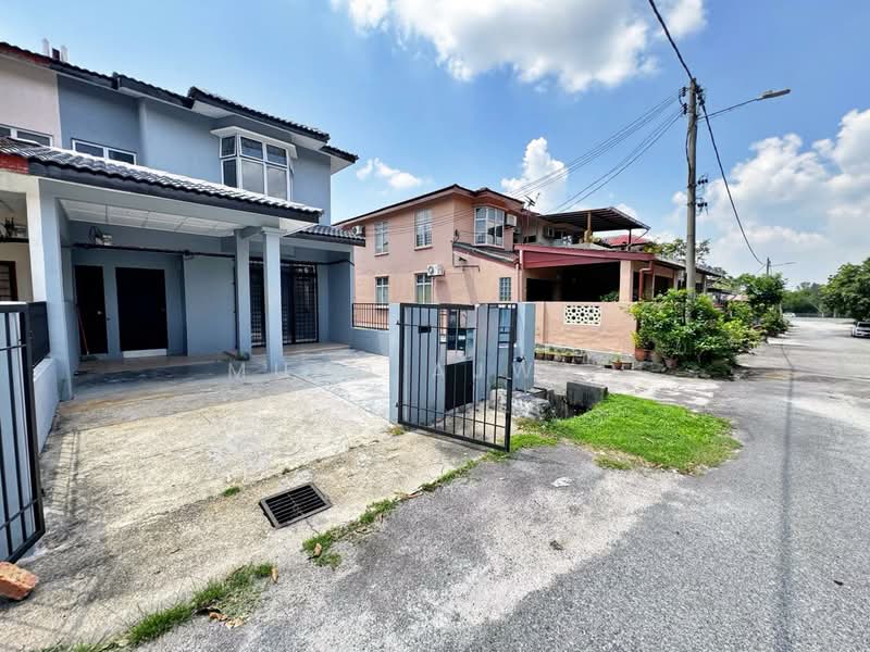 Rumah Teres 2 Tingkat untuk Dijual di Taman Dahlia (Sepang) - Muhd Ajwad - Exterior - PropertyGuru.com.my