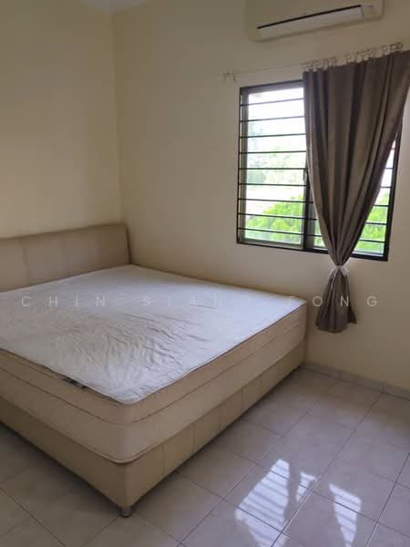 Pangsapuri untuk Dijual di Golden Showers (Kondo Ruby) - Chin Siang Fong - Bedroom - PropertyGuru.com.my