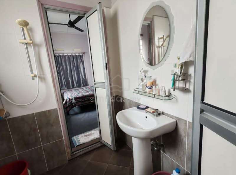 Pangsapuri untuk Dijual di Golden Showers (Kondo Ruby) - Chin Siang Fong - Bathroom - PropertyGuru.com.my