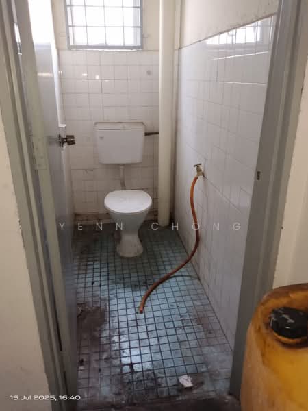 Kilang untuk Dijual di Jalan Klang Lama (Old Klang Road) (Kuala Lumpur) - Yenn Chong - Bathroom - PropertyGuru.com.my