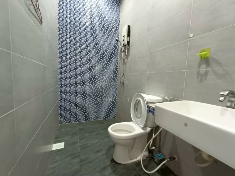 Rumah Banglo untuk Dijual di Taman Majidee (Johor Bahru) - Kent Tan - Bathroom - PropertyGuru.com.my