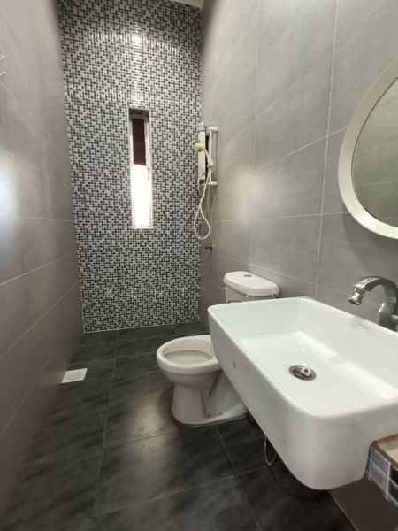 Bungalow for Rent in Taman Majidee (Johor Bahru) - Kent Tan - Bathroom - PropertyGuru.com.my