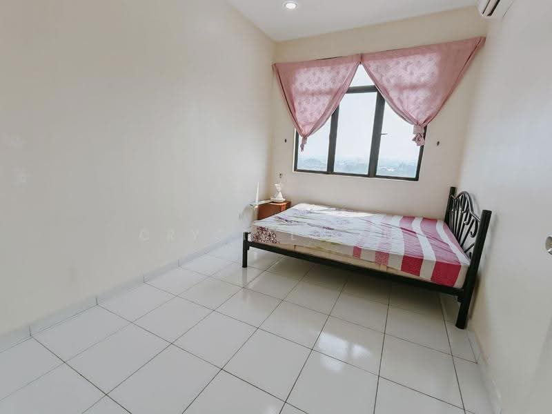 Kediaman Servis untuk Dijual di Jentayu Residensi @ Tampoi - Crystal Tan - Bedroom - PropertyGuru.com.my