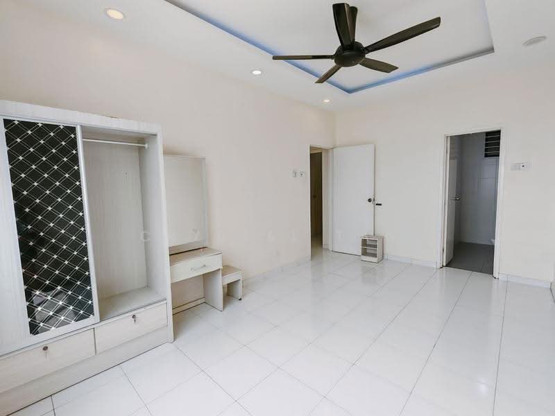 Kediaman Servis untuk Dijual di Jentayu Residensi @ Tampoi - Crystal Tan - Bedroom - PropertyGuru.com.my