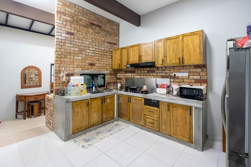 Rumah Teres 1 Tingkat untuk Dijual di Telok Panglima Garang (Selangor) - Mohd Yunos Bin A.Karim - Kitchen - PropertyGuru.com.my