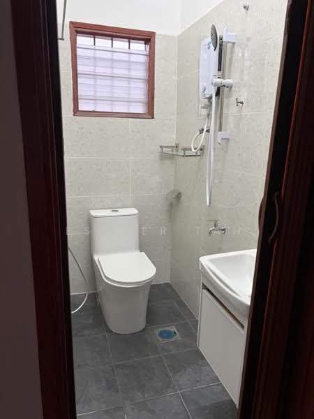 Rumah Teres 2 Tingkat untuk Disewa di Usj 6 (Subang Jaya) - Esther Tan - Bathroom - PropertyGuru.com.my