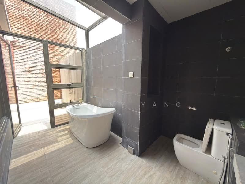 4-storey Terraced House for Rent in Taman Villa Senja (Rawang) - Tiffany Yang - Bathroom - PropertyGuru.com.my