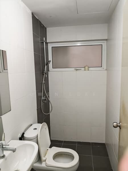 Servis Apartment untuk Disewa di Pacific Place - Owen Loke - Bathroom - PropertyGuru.com.my