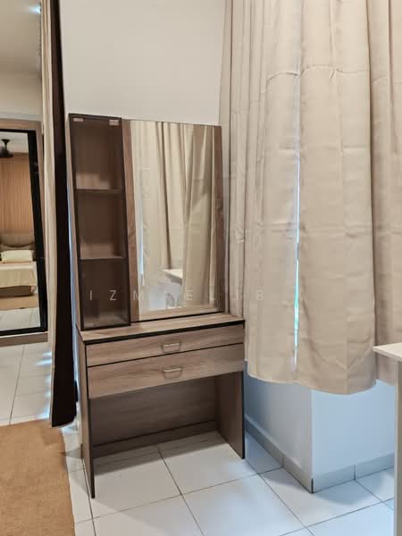 Apartment for Rent at Seri Molek Perdana - Izmaeljb . - Master Bedroom Big Wardrobe Cabinet - PropertyGuru.com.my