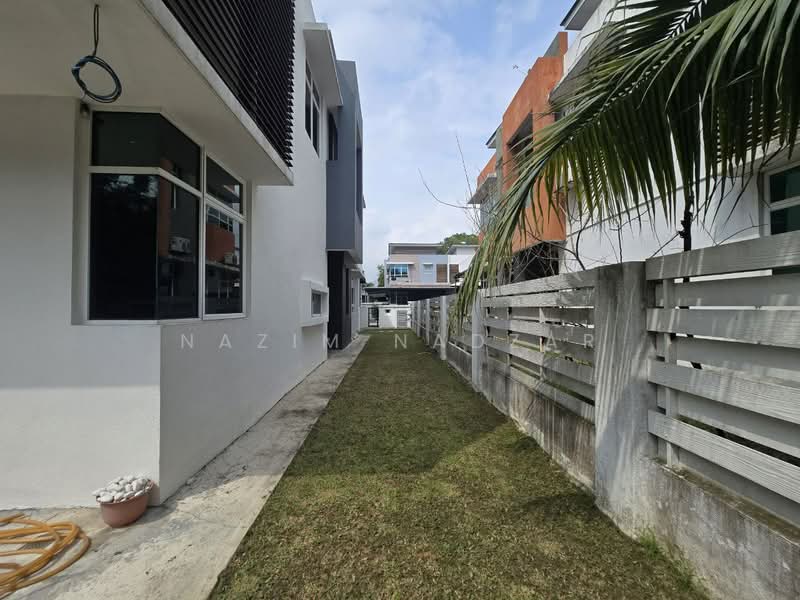Semi-Detached House for Sale in Taman Sri Bayu (Sepang) - Nazim Nadzar - PropertyGuru.com.my