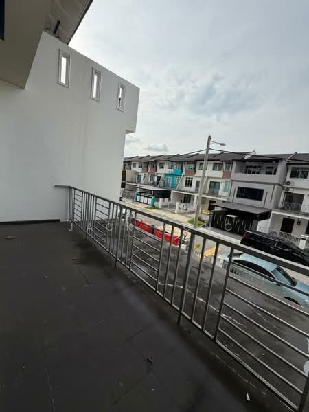 Rumah Teres 2.5 Tingkat untuk Disewa di Senai (Johor) - Jack Wong - Balcony - PropertyGuru.com.my