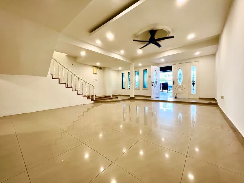 Rumah Teres 2 Tingkat untuk Dijual di Diamond City (Semenyih) - Kelvin Soh - Living Room - PropertyGuru.com.my