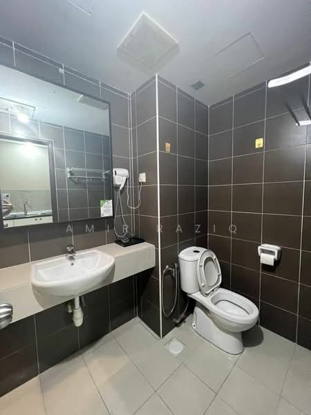 Pangsapuri untuk Dijual di Bayu Marina - Amir Raziq - Bathroom - PropertyGuru.com.my