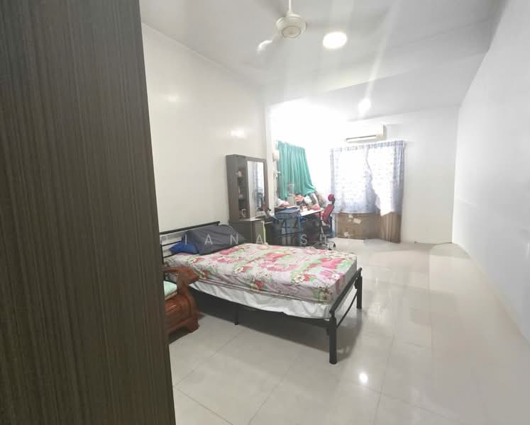 Semi-Detached House for Sale in Taman Aman Perdana (Kapar) - Diana See - Bedroom - PropertyGuru.com.my